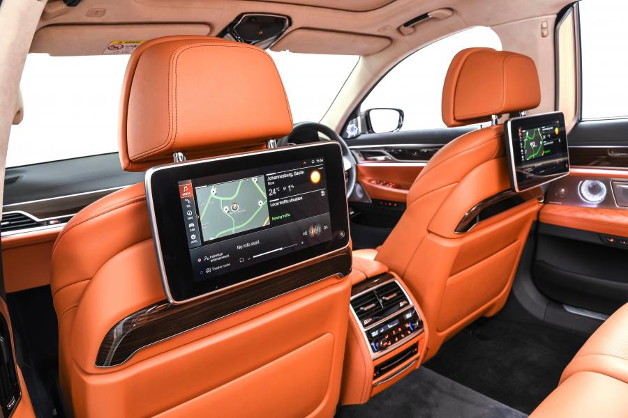 Интерьер BMW 750Li xDrive (G12) 2019 года  (ZA) (фото 32 из 40)